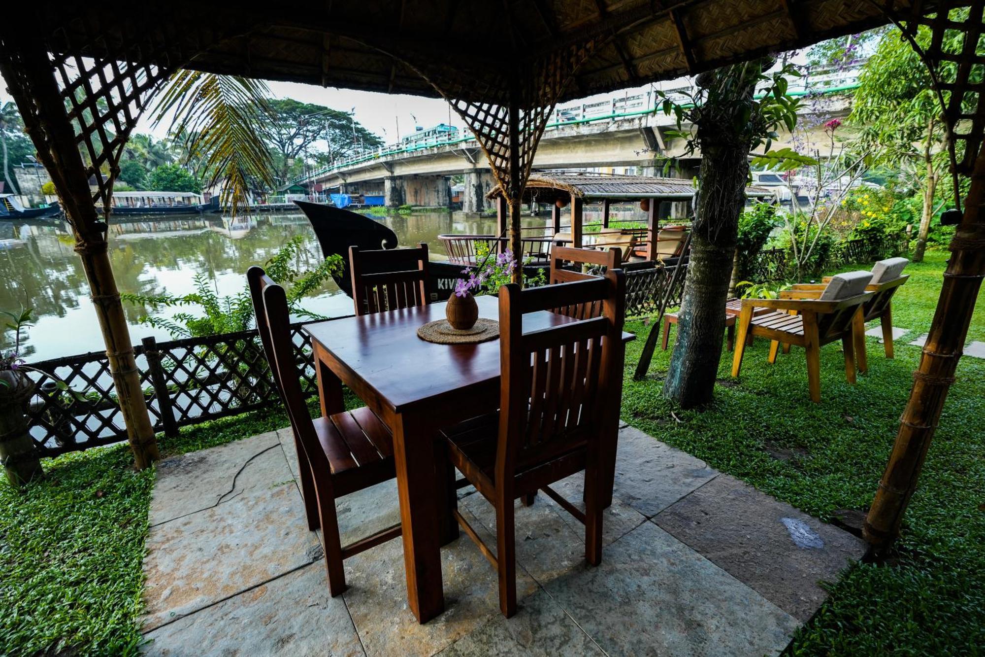 Maison d'hôtes Little Chembaka à Kumarakom Extérieur photo