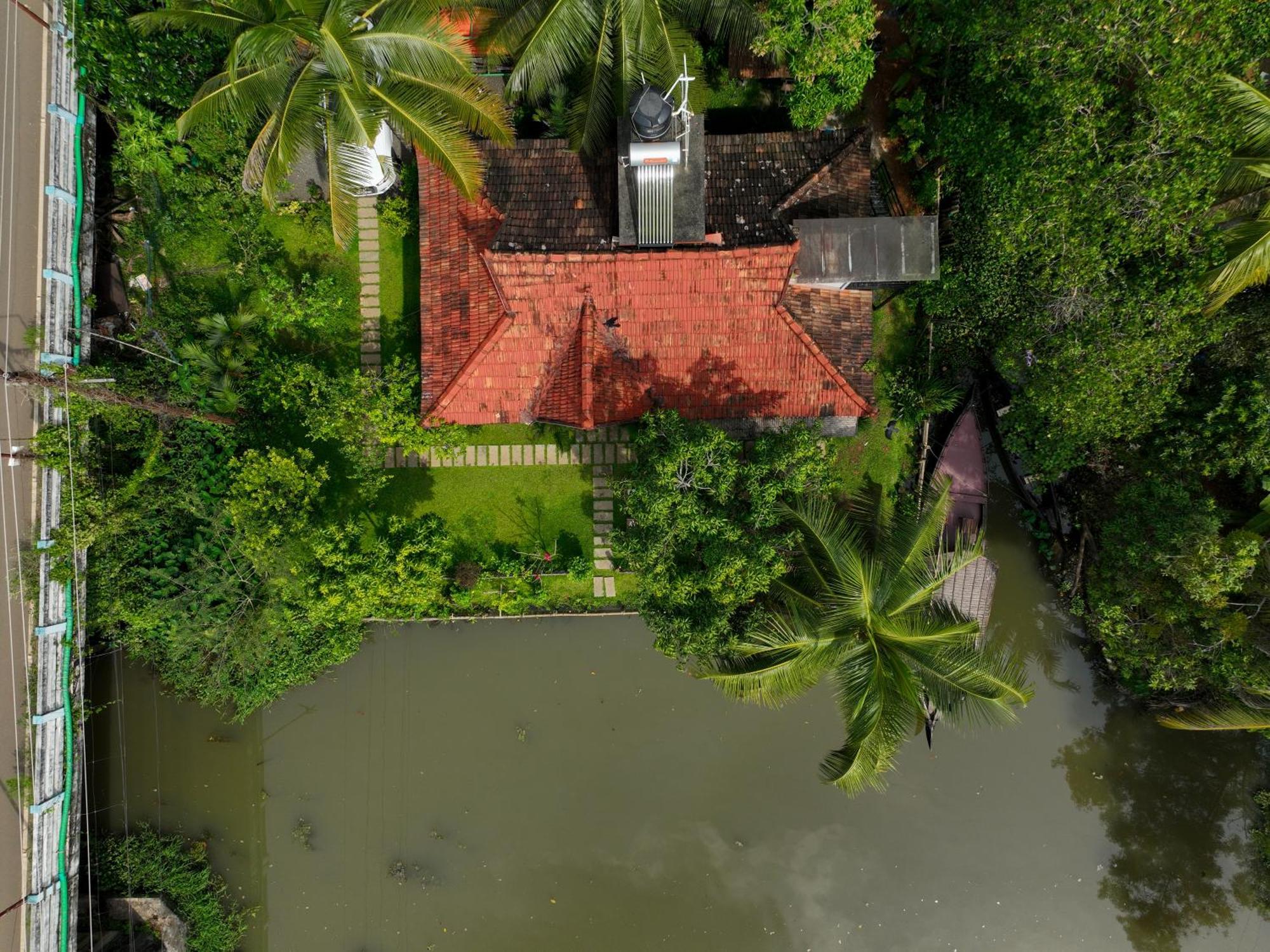 Maison d'hôtes Little Chembaka à Kumarakom Extérieur photo